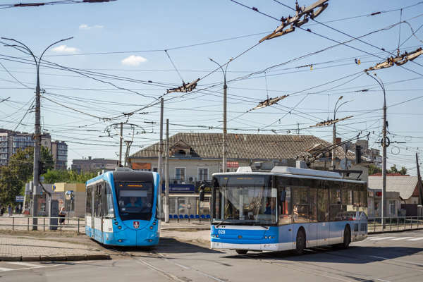 У Вінниці тролейбуси курсують із затримкою через пошкодження мережі