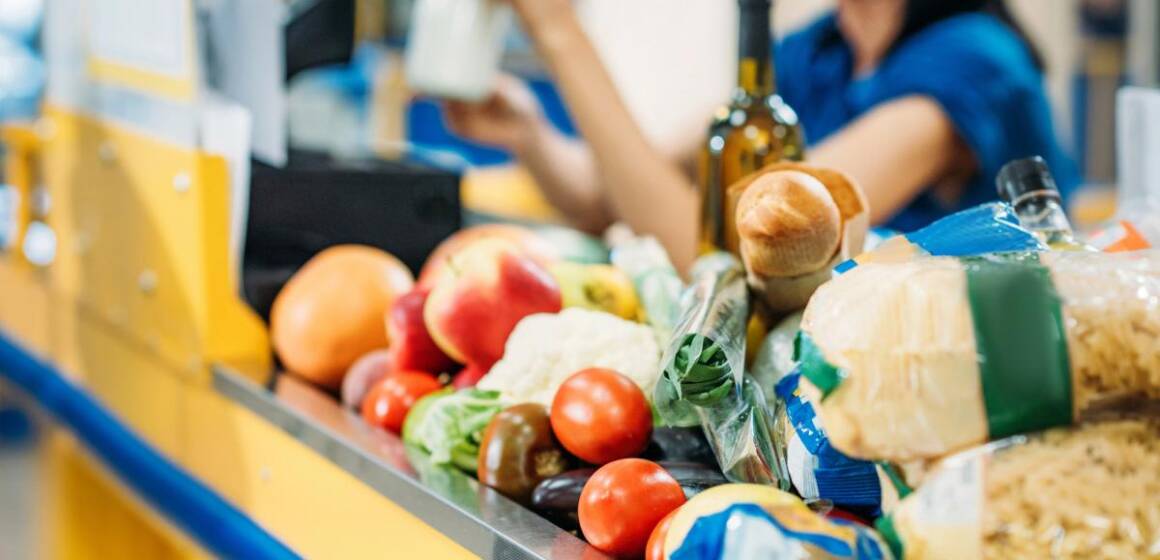 Замість утилізації — на столи нужденних: в Україні створять мережу банків продовольства