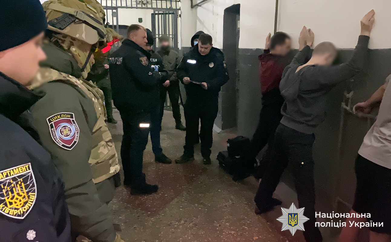 У Вінниці в’язні ошукували громадян по телефону на пів мільйона гривень