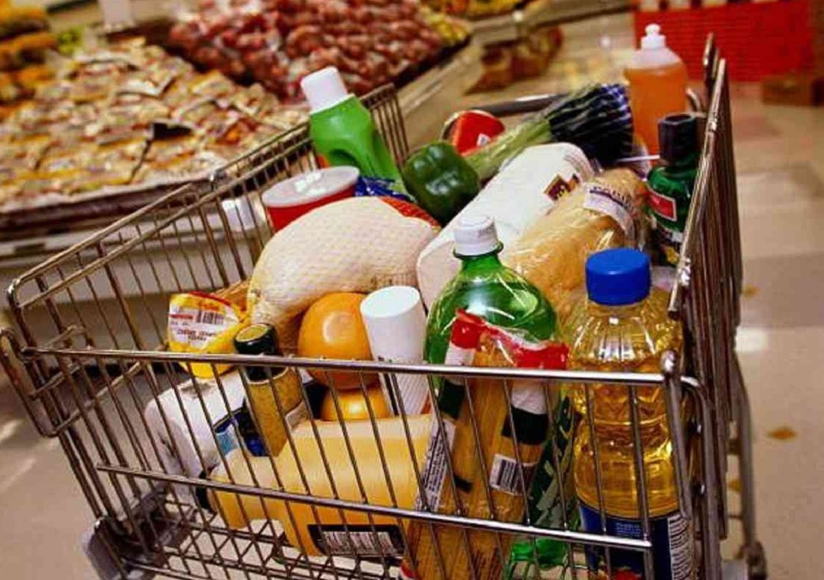 Магазини в Україні передаватимуть непродані продукти пенсіонерам та ВПО