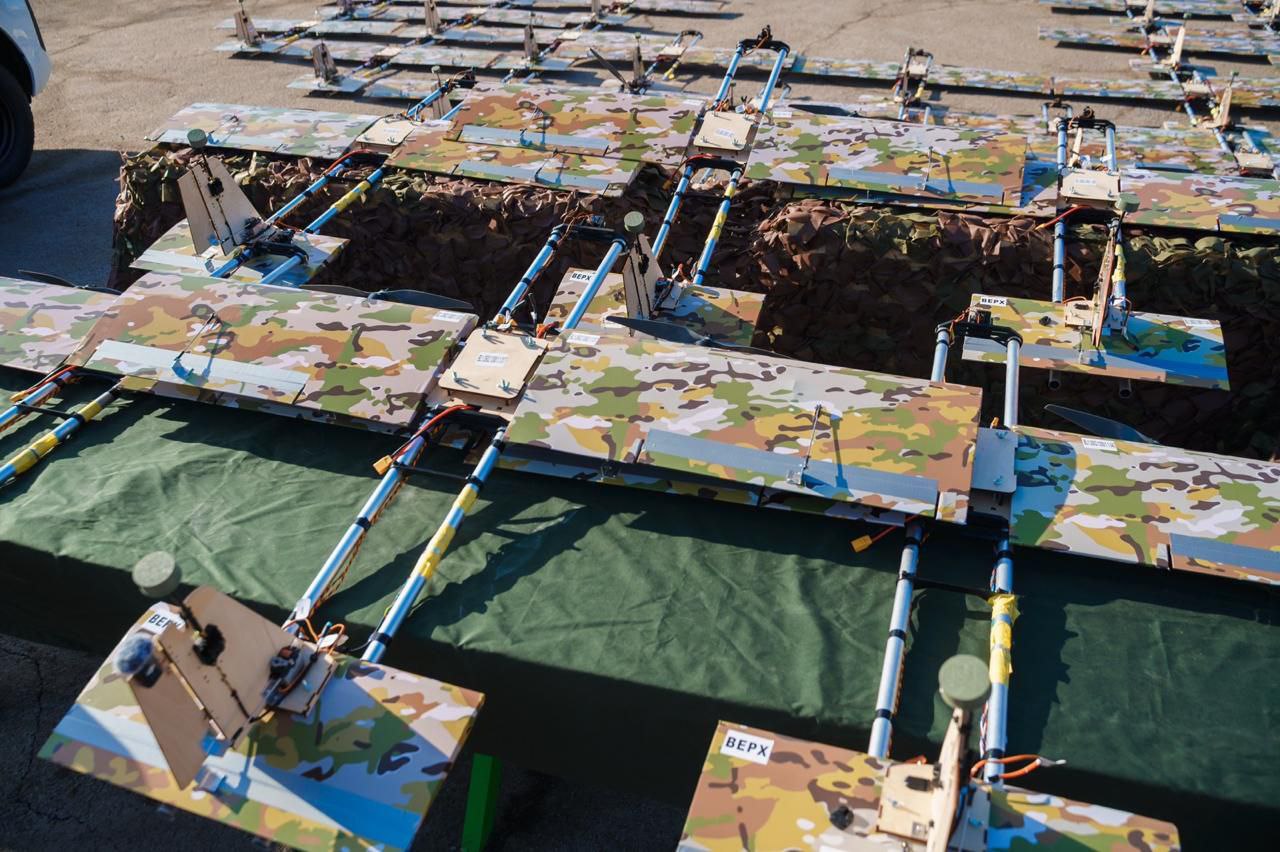 Міжрегіональний координаційний гуманітарний штаб передав 22-й бригаді автомобіль та 80 безпілотників «Блискавка»