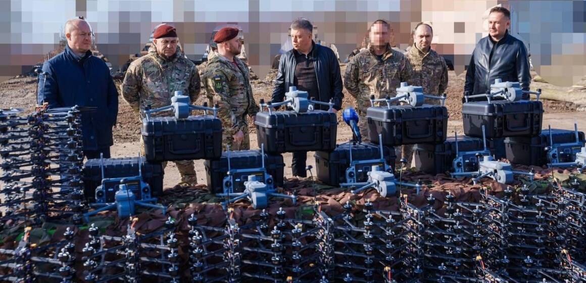 Ще 200 FPV-дронів та 10 Matrice 4E передав Міжрегіональний координаційний гуманітарний штаб військовим на передову