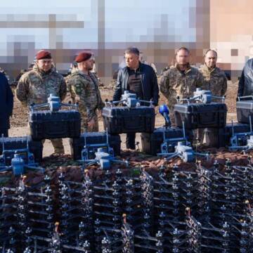 Ще 200 FPV-дронів та 10 Matrice 4E передав Міжрегіональний координаційний гуманітарний штаб військовим на передову