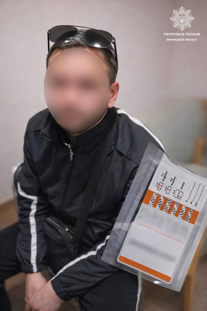 Бліде обличчя та «завмерлі» зіниці: у Вінниці патрульні затримали водія під дією двох наркотиків