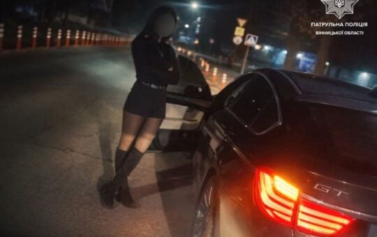 Вінницькі патрульні виявили нетверезу водійку за кермом BMW