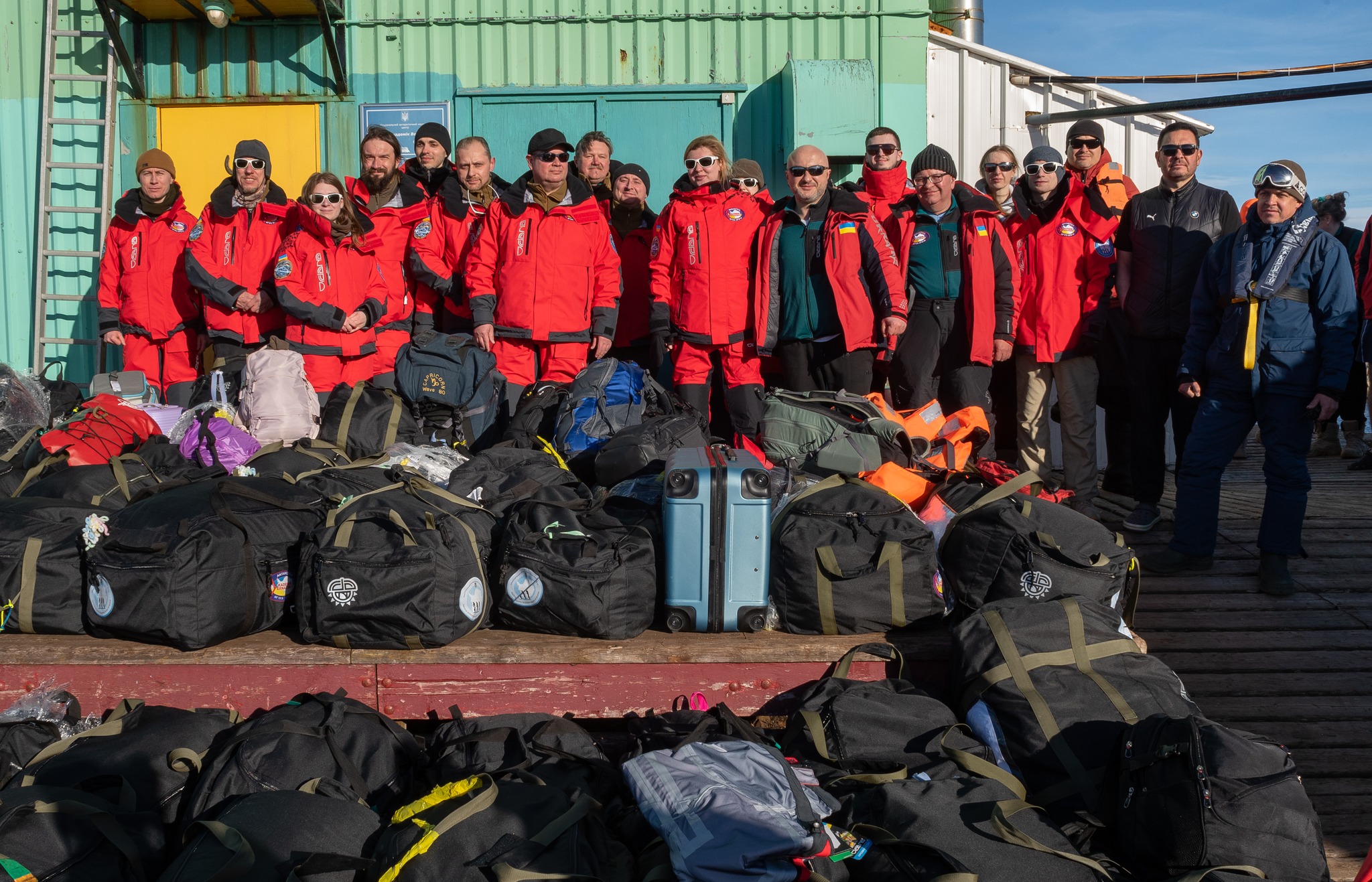 В Антарктиду прибули українські полярники: експедицію очолила вінничанка