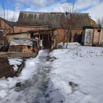 У Вінницьких Хуторах мешканки зливали рідкі відходи на подвір’я