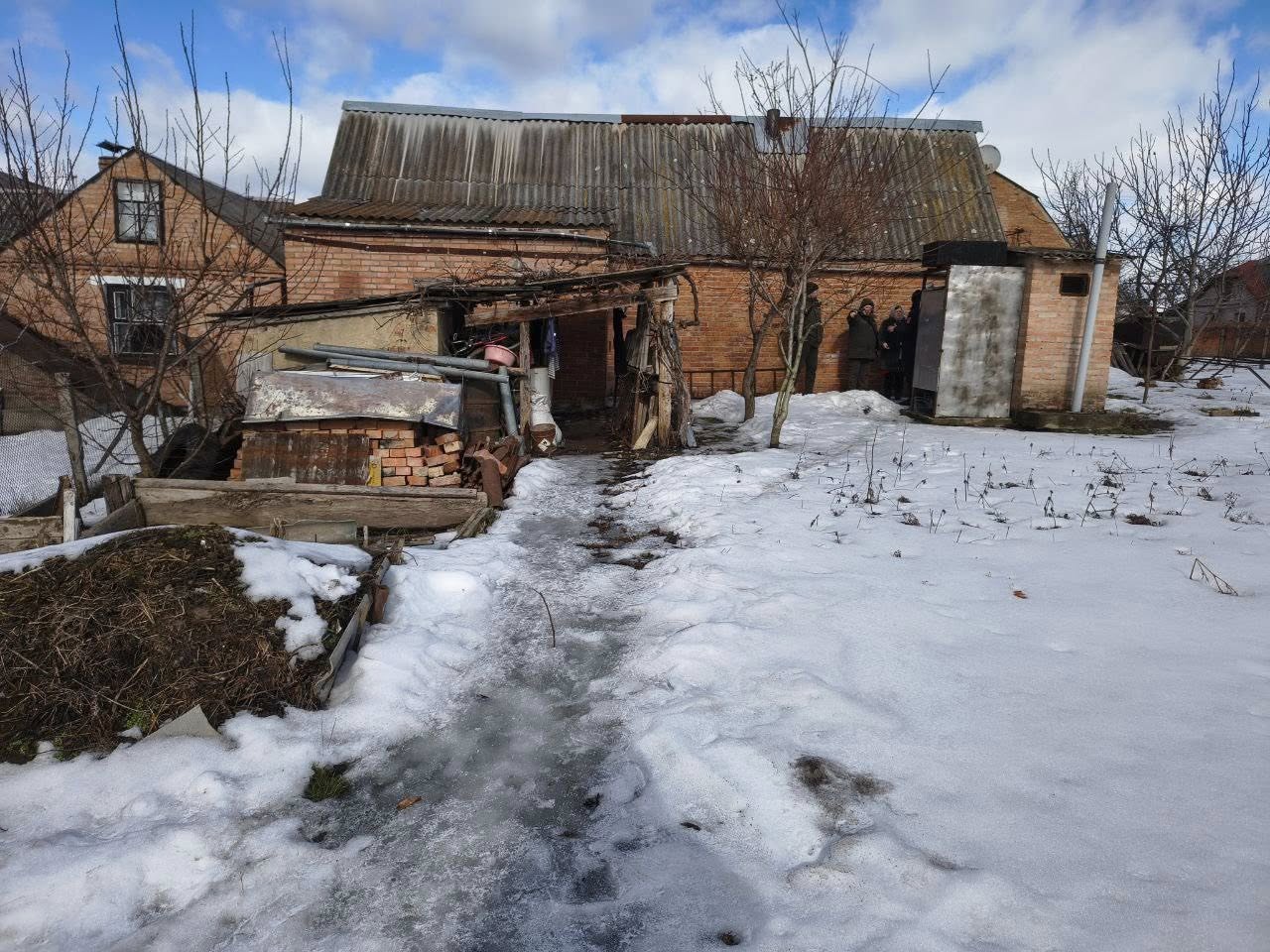 У Вінницьких Хуторах мешканки зливали рідкі відходи на подвір’я