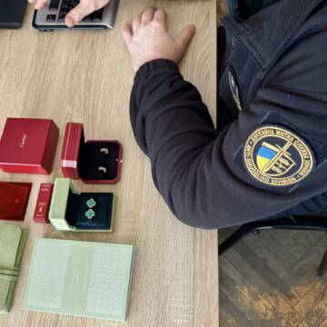 Брендова розкіш на кордоні: вінницькі митники викрили спробу ввезення коштовностей