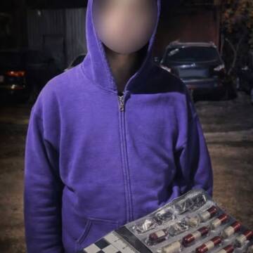 Нервова поведінка видала: затримали 20-річного вінничанина з великою партією капсул