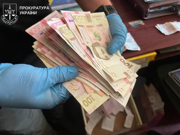 «Відпустка» за гроші: на Вінниччині викрили заступницю командира роти