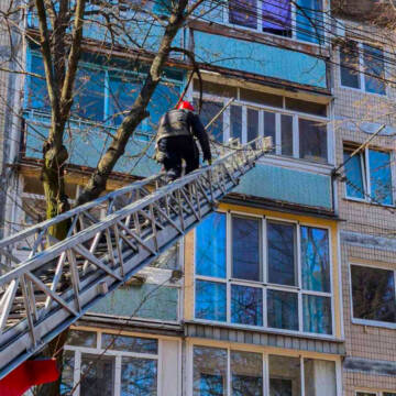 Заблоковані вдома: рятувальники врятували літніх людей