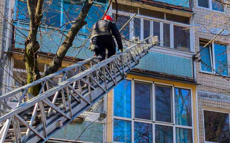 Заблоковані вдома: рятувальники врятували літніх людей