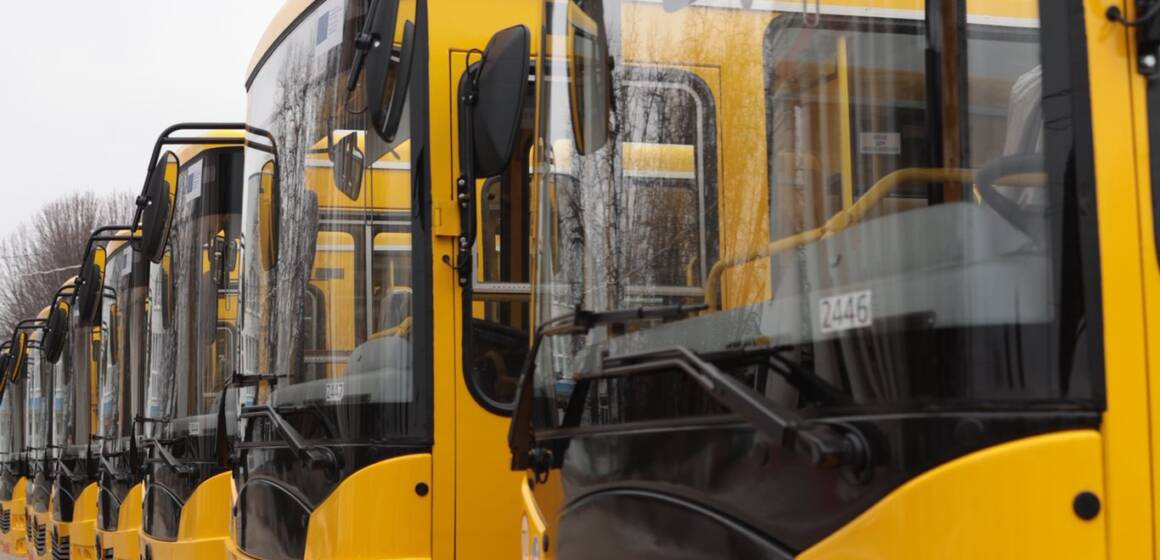 Гайсинський район отримав 8 нових інклюзивних автобусів