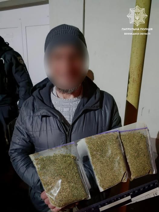 У Вінниці затримали чоловіка з пакунками «трави»
