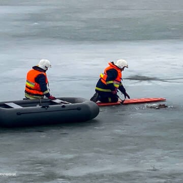 Дістали з-під криги тіло чоловіка, якого шукали з листопада