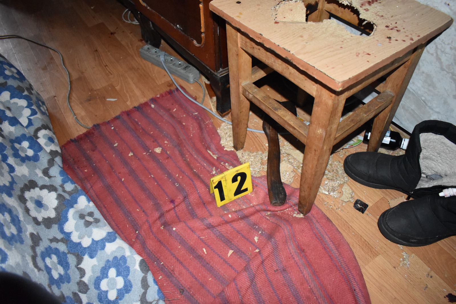 Напав із сокирою на дружину та пасинка житель Могилева-Подільського