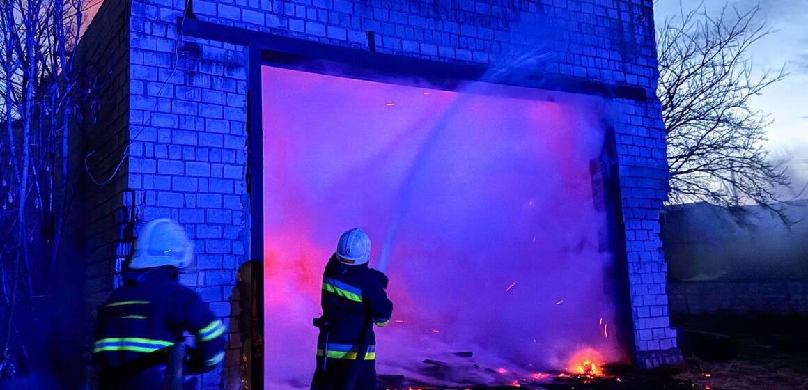 Коротке замикання та необережність: за добу на Вінниччині ліквідували чотири пожежі в житловому секторі