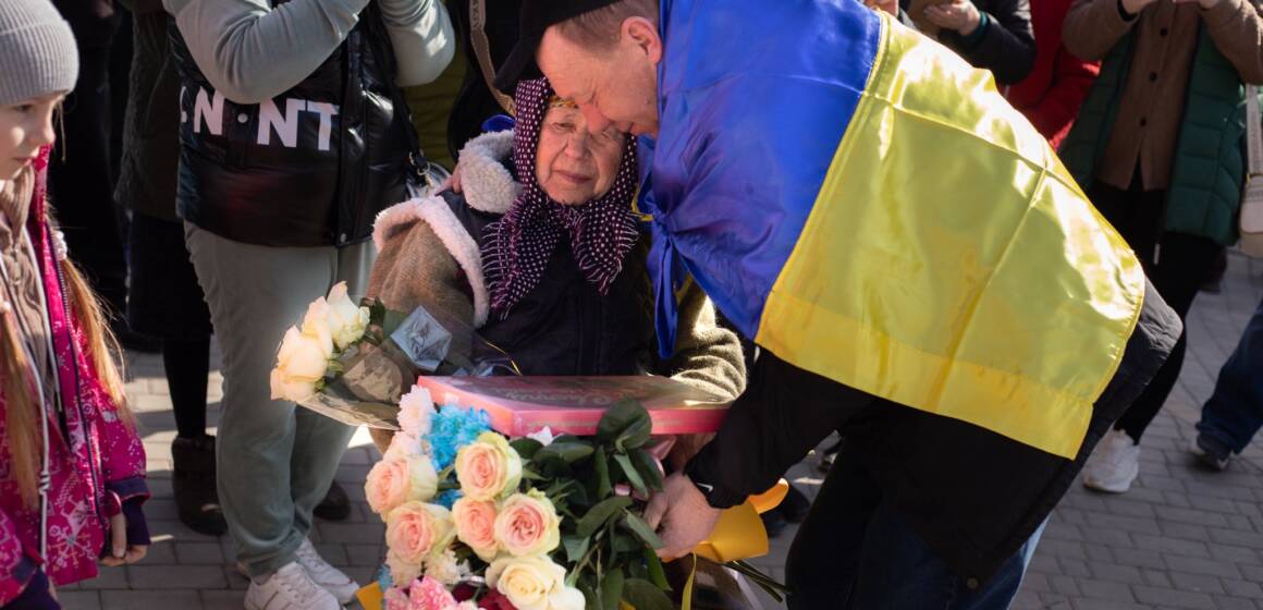 Дорога додому довжиною у чотири роки: у Борівці зустріли звільненого з полону Миколу Синишина