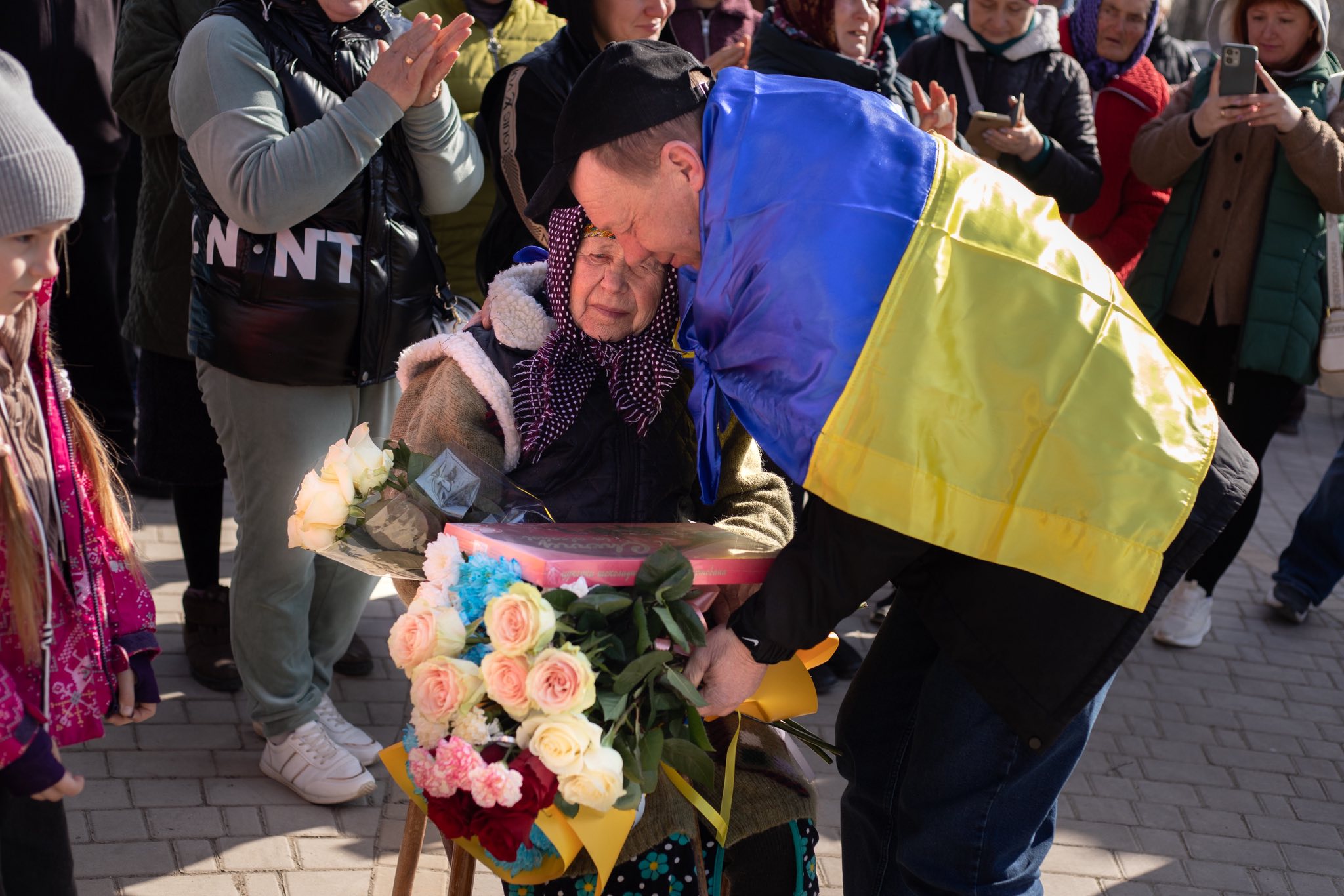 Дорога додому довжиною у чотири роки: у Борівці зустріли звільненого з полону Миколу Синишина