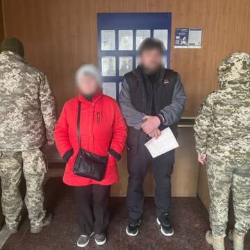 Чоловік одружився з літньою тещею, аби перетнути кордон