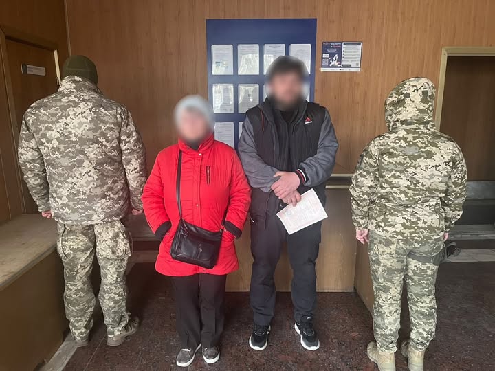 Чоловік одружився з літньою тещею, аби перетнути кордон