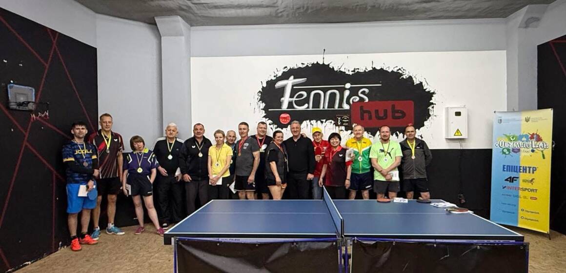 82-річний вінничанин та японська гостя підкорили тенісний «Masters Hub»