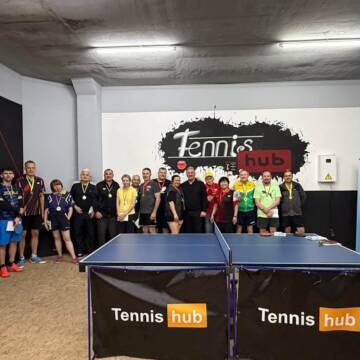 82-річний вінничанин та японська гостя підкорили тенісний «Masters Hub»