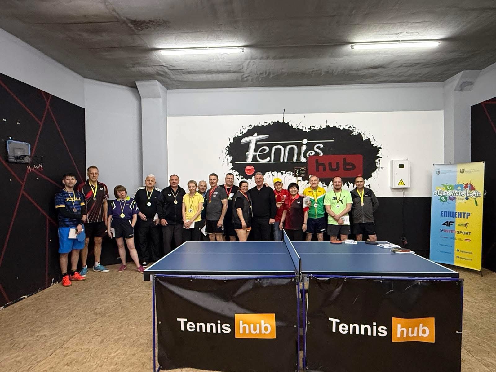 82-річний вінничанин та японська гостя підкорили тенісний «Masters Hub»