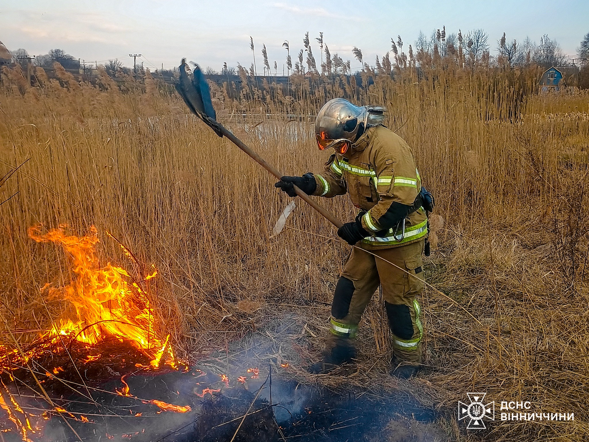 Людська недбалість спричиняє пожежі: на Вінниччині за добу сталося 38 загорянь