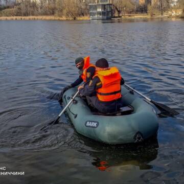 У Вінниці з Південного Бугу дістали тіло чоловіка: обставини трагедії з’ясовують