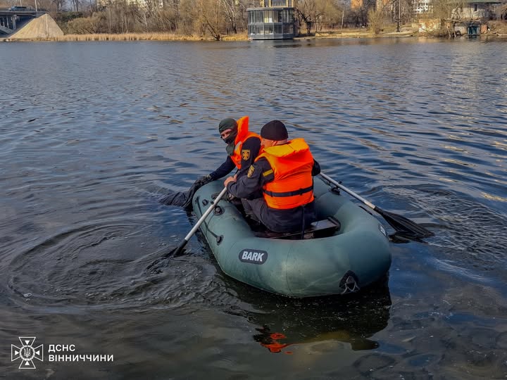 У Вінниці з Південного Бугу дістали тіло чоловіка: обставини трагедії з’ясовують