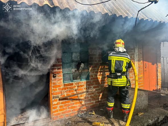 Житло та господарські будівлі горіли на Вінниччині