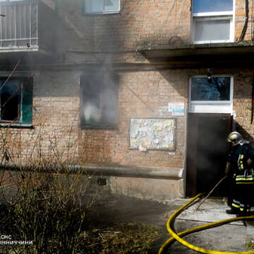 У Вінниці через фіранку на кухні ледь не згоріла квартира пенсіонерки