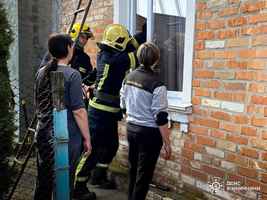 Рятувальники Вінниччини допомогли пенсіонерці та врятували малюка з «пастки»