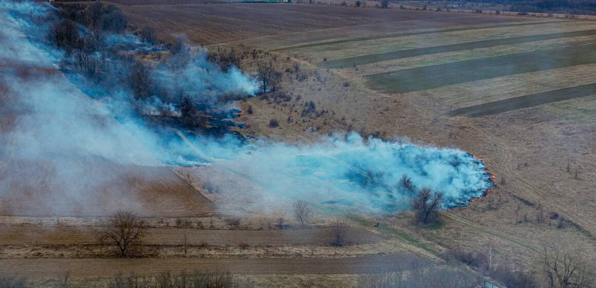 На Вінниччині за добу сталося 10 пожеж: горіли відкриті території та квартира