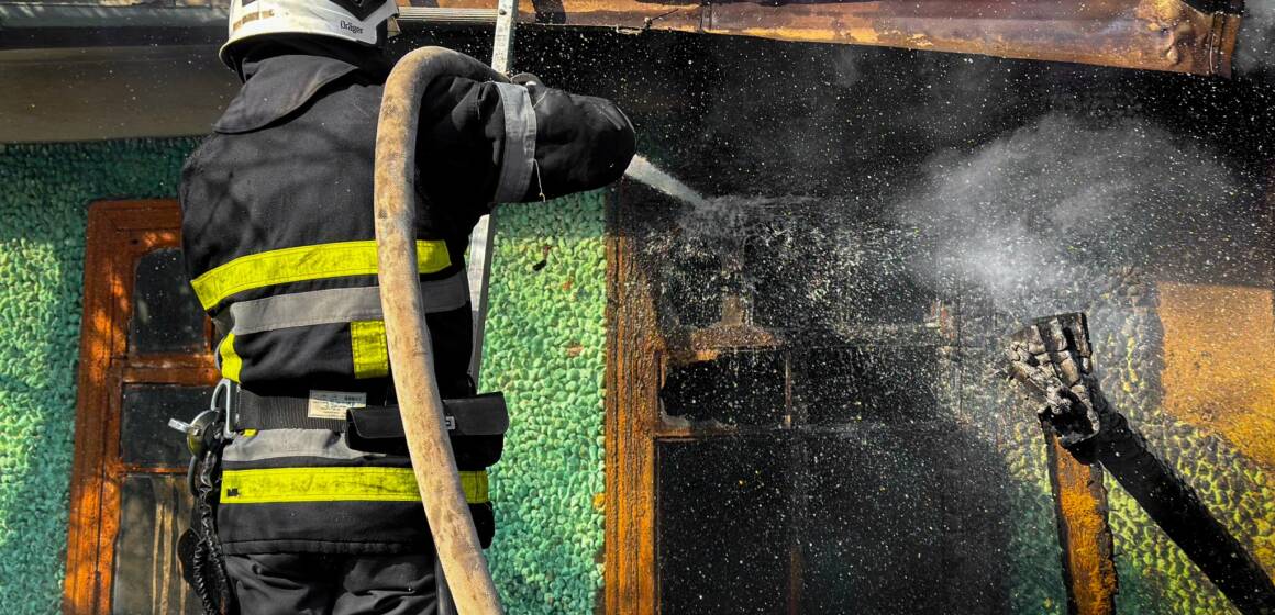 На Вінниччині через несправну піч та куріння ледь не згоріли оселі