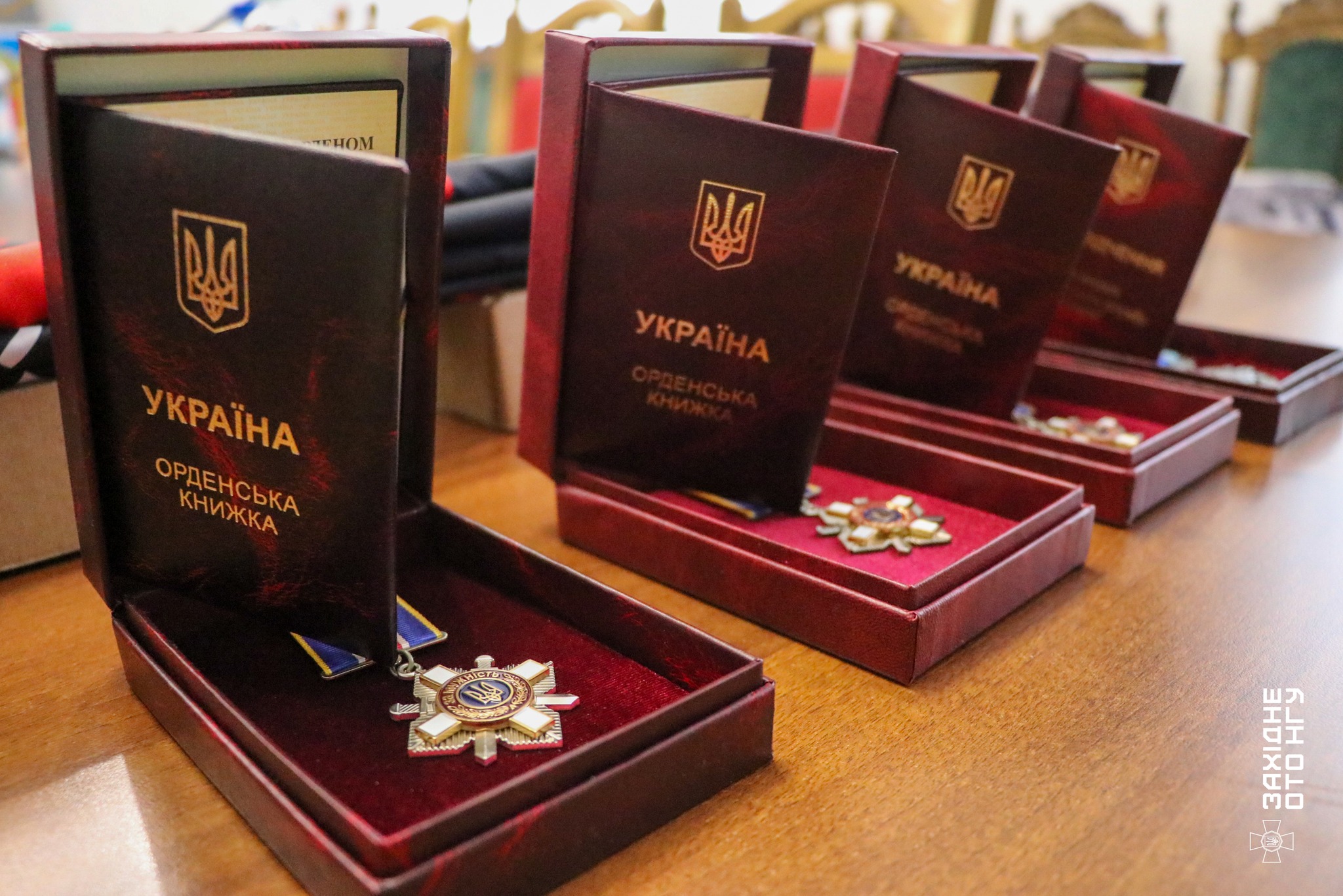 Вічна пам’ять і вдячність: у Вінниці родинам загиблих гвардійців передали державні нагороди