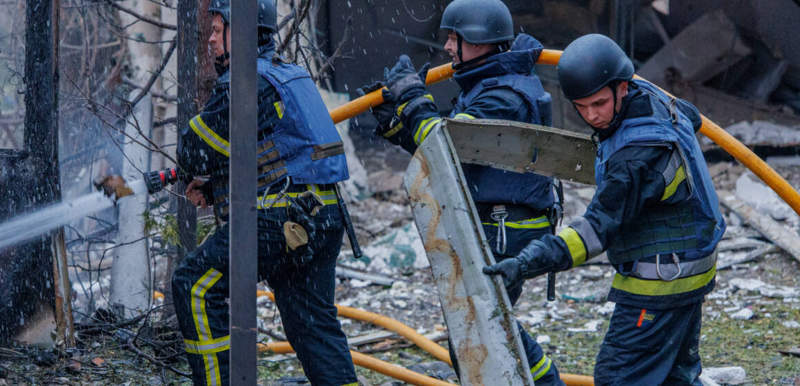 Вінниця після атаки: до ліквідації наслідків залучено 92 рятувальники