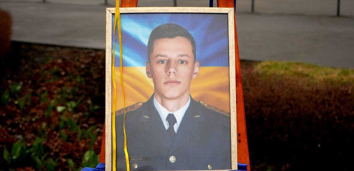 Назавжди в небесному строю: Вінниця вшанувала Героя України Дениса Бадіку