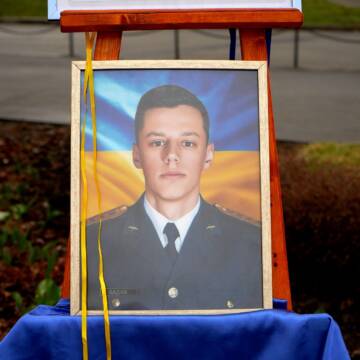 Назавжди в небесному строю: Вінниця вшанувала Героя України Дениса Бадіку