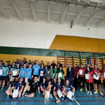 20 років на майданчику: у Вінниці визначили переможців ювілейного чемпіонату з волейболу серед вчителів