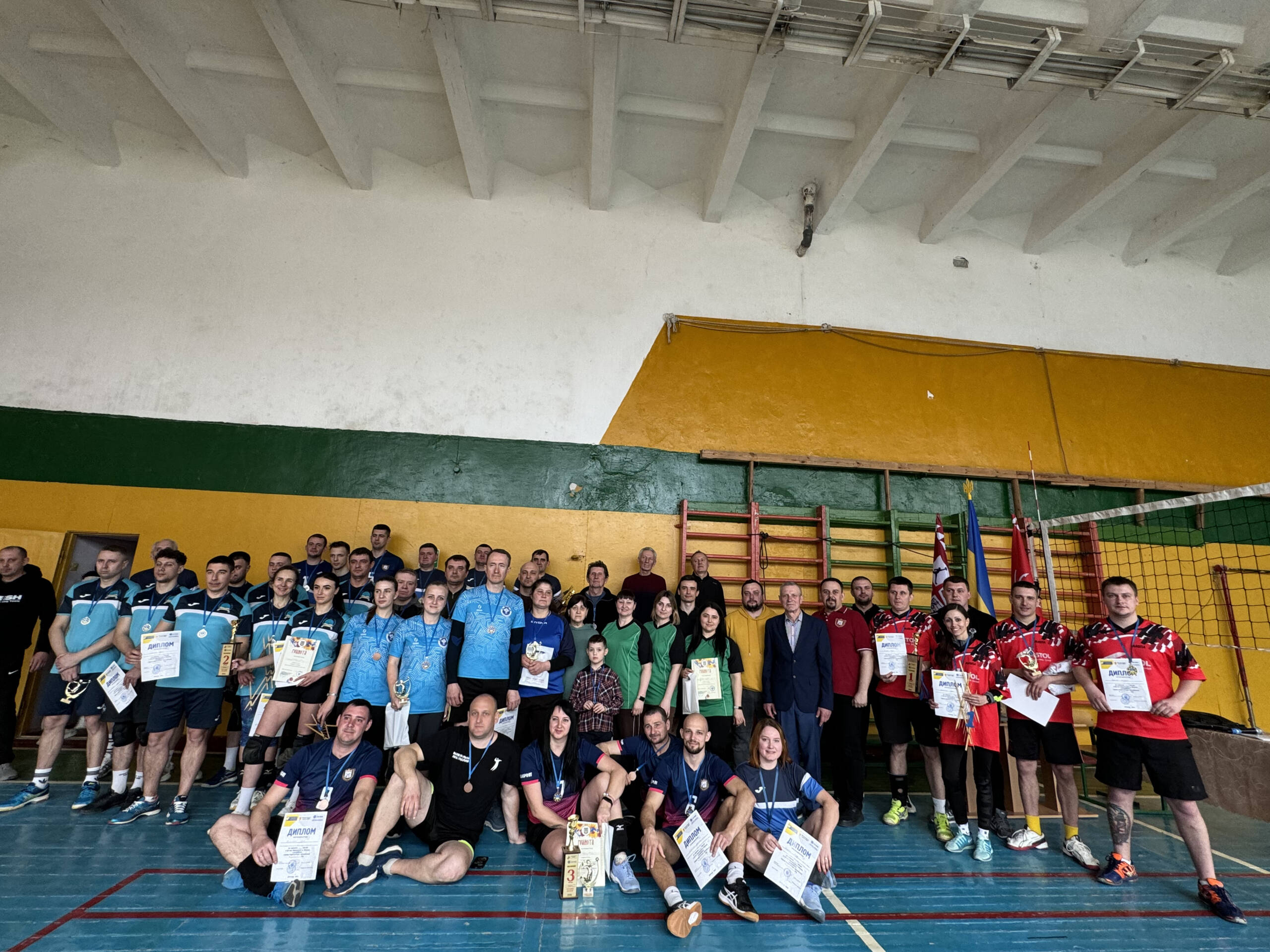 20 років на майданчику: у Вінниці визначили переможців ювілейного чемпіонату з волейболу серед вчителів