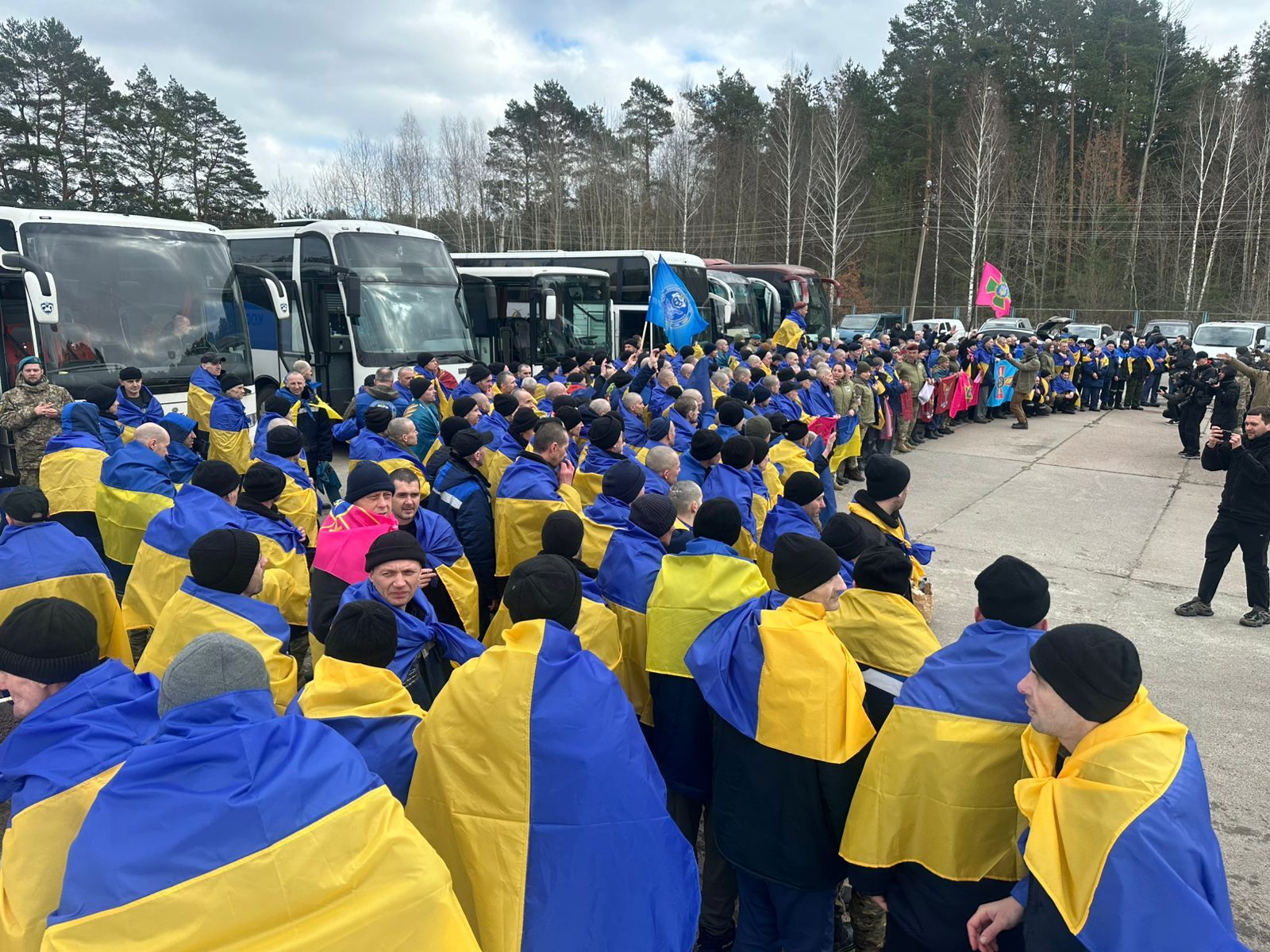 Другий день обміну полоненими: з російської неволі повернули 300 військових і двох цивільних