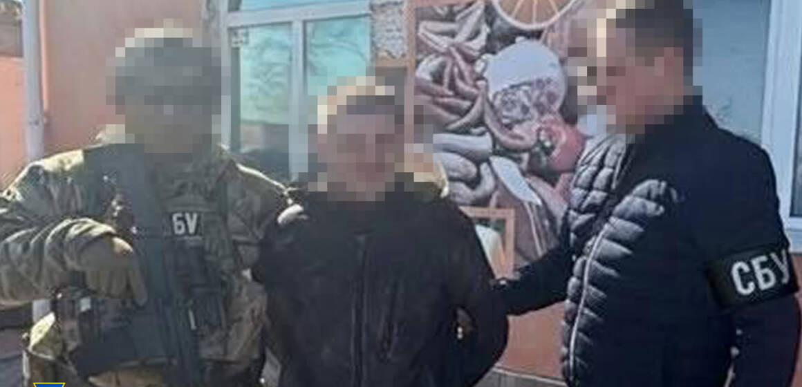 Глушники, автомати та гранати поштою: викрито торговців зброєю