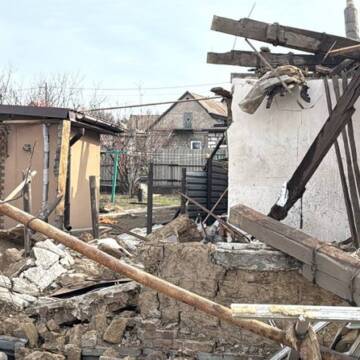 Є загиблі та руйнування: Росія обстріляла житлові будинки та енергооб’єкти в Україні