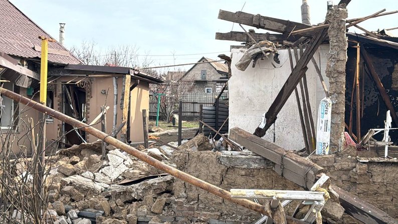 Є загиблі та руйнування: Росія обстріляла житлові будинки та енергооб’єкти в Україні
