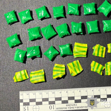 30 «закладок» у кишені: у Вінниці затримали 25-річного наркозбувача