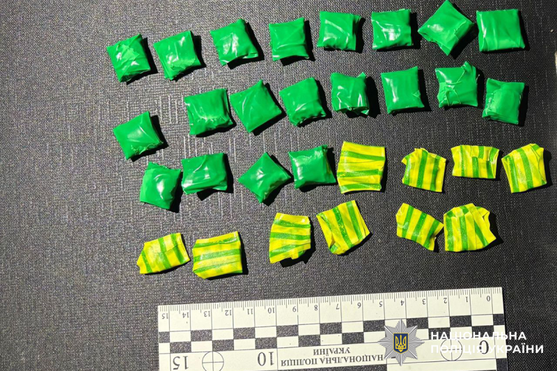 30 «закладок» у кишені: у Вінниці затримали 25-річного наркозбувача