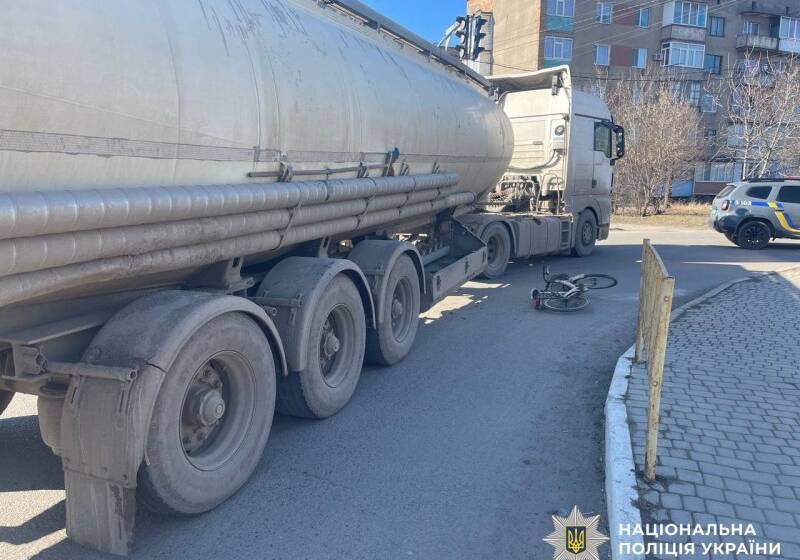 У Гайсині під колесами вантажівки загинула 76-річна велосипедистка